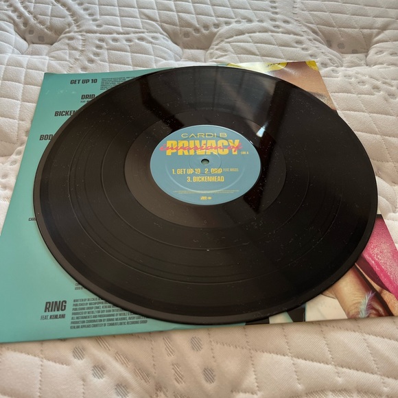 Cardi b record - Picture 1 of 2